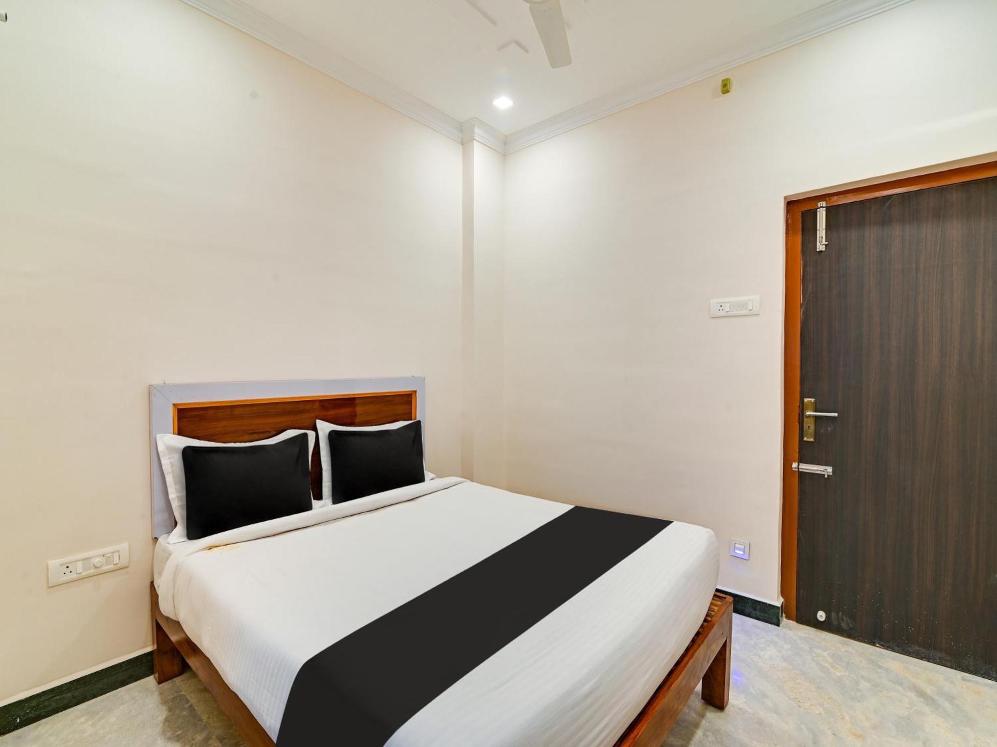Hotel O Rj Royal Inn Vellore Zewnętrze zdjęcie