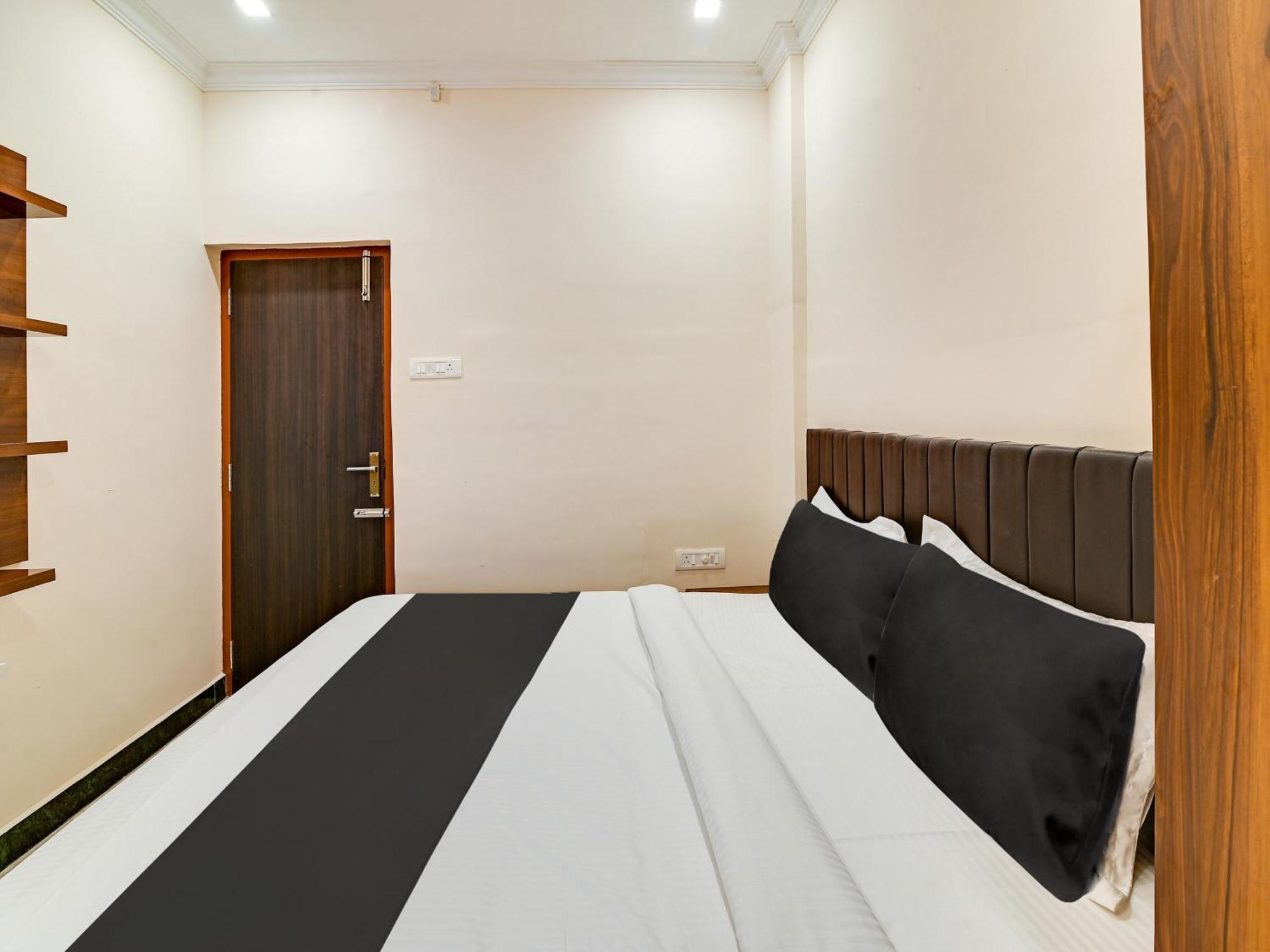 Hotel O Rj Royal Inn Vellore Zewnętrze zdjęcie